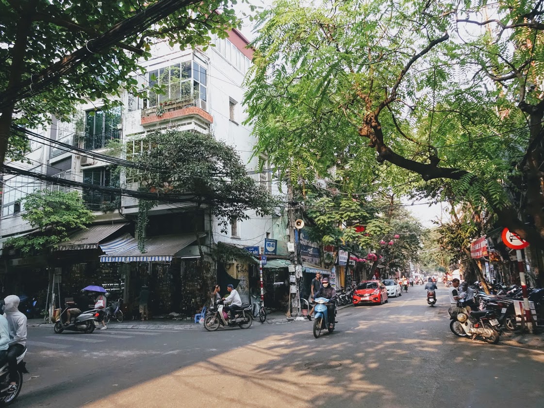                                                       Little Charm Hanoi Hostel    Doing ART