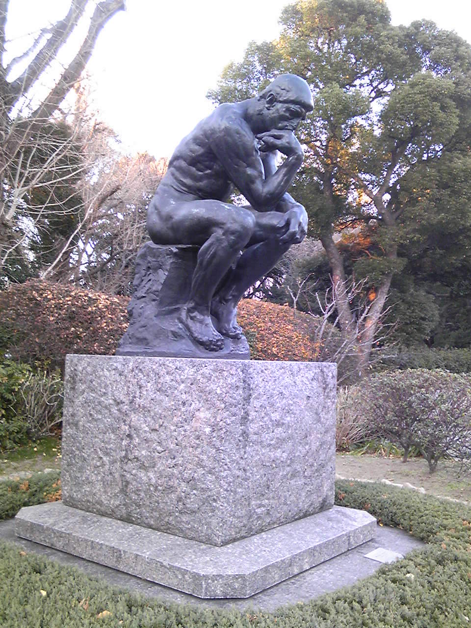 上野・国立西洋美術館前庭の『考える人』（拡大像）
