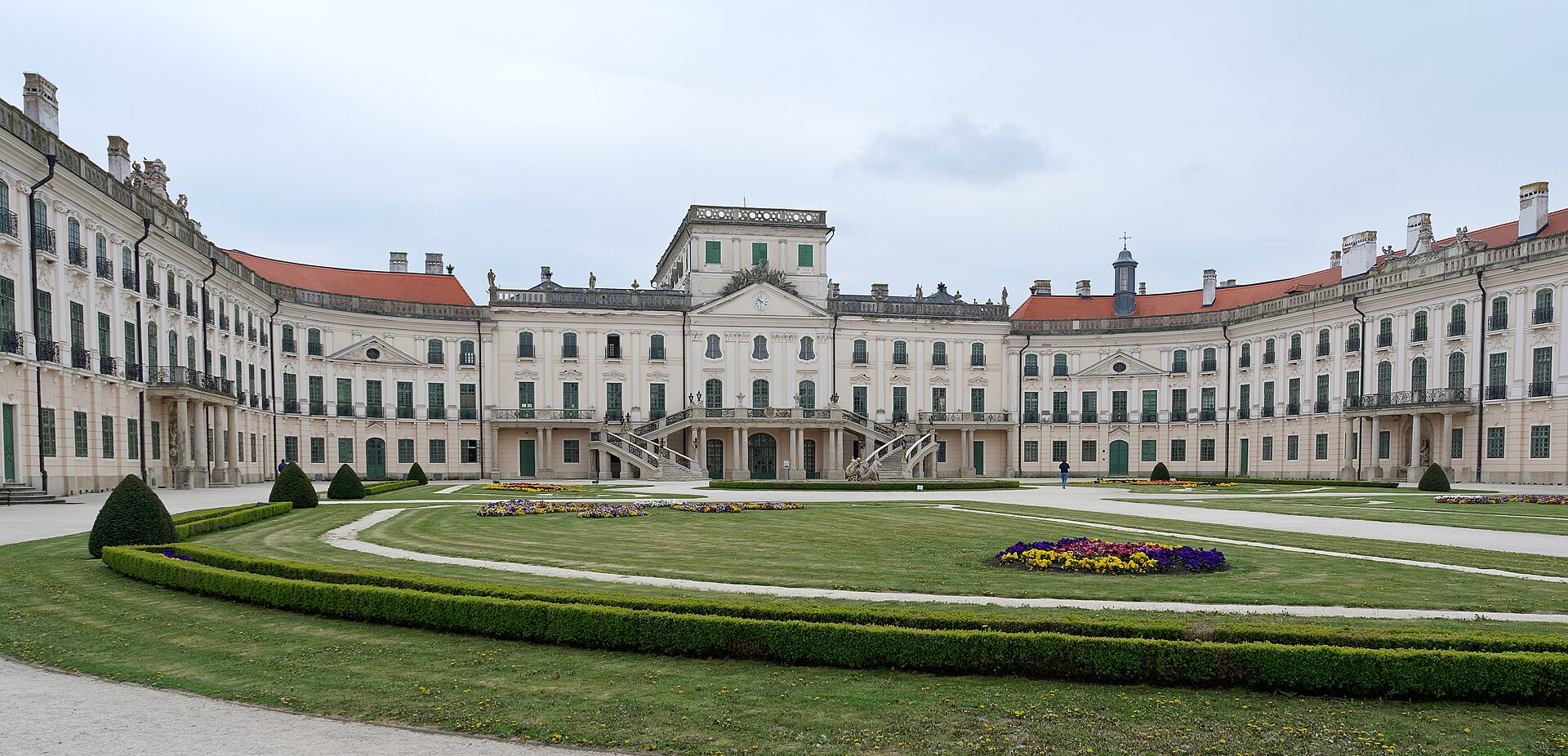 現在のエステルハーザ宮殿（ハンガリー・フェルトゥード）（Photo: Jakub Hałun / CC BY-SA 4.0）