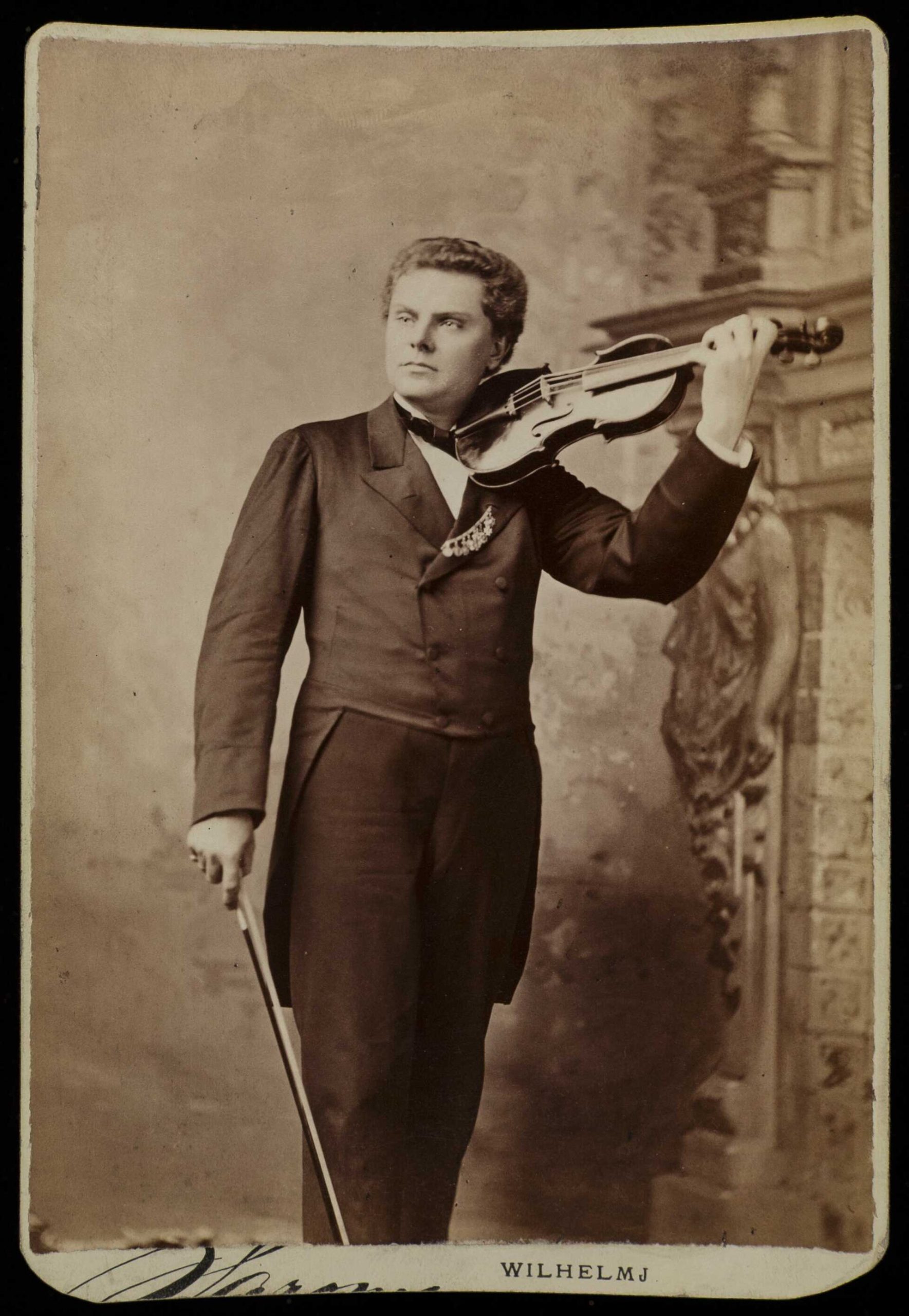 アウグスト・ヴィルヘルミ（1879年、ナポレオン・サロニー撮影）