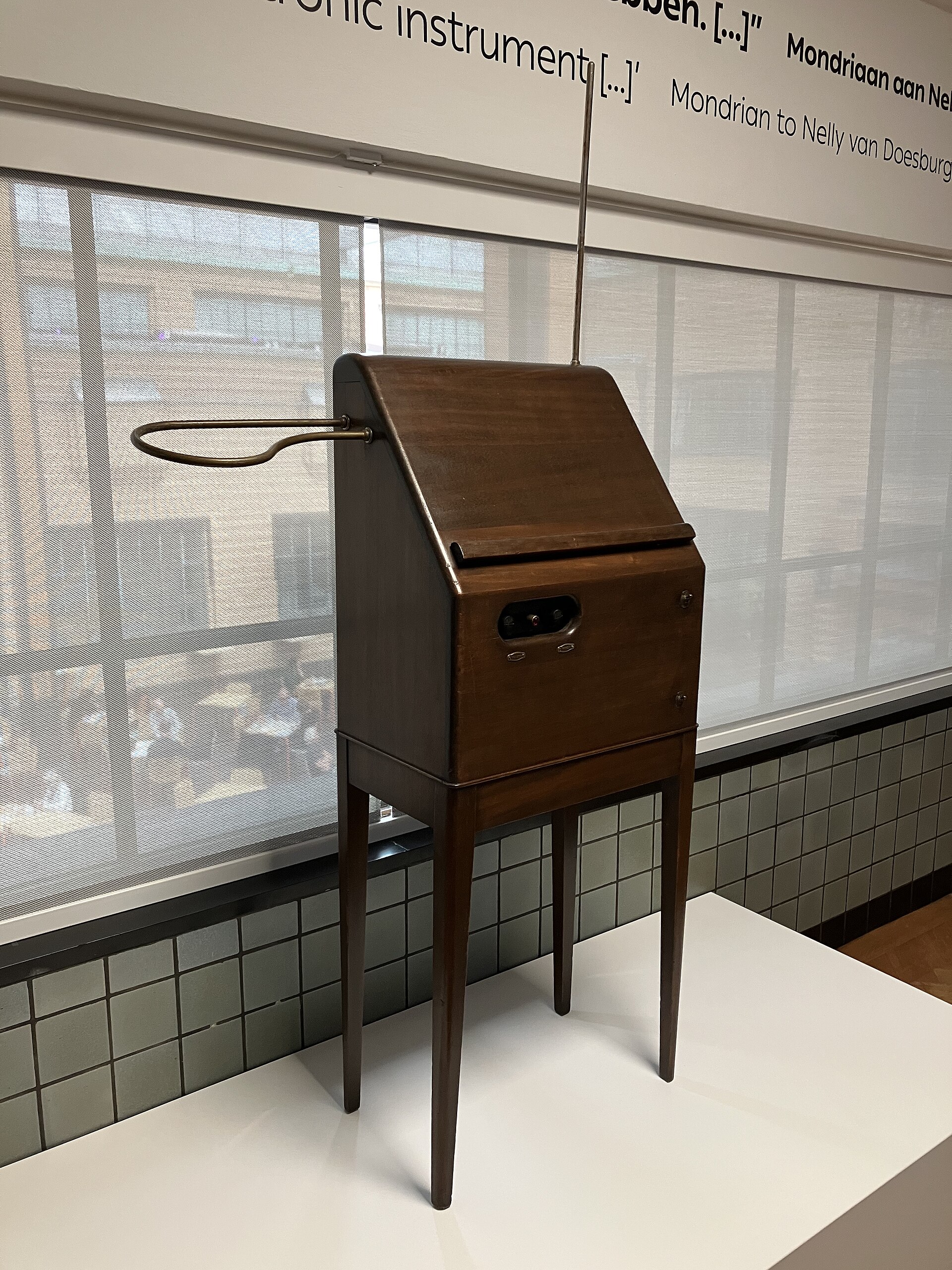 RCA社が1930年ごろ製造したテルミン（Photo: WikiSander / CC BY-SA 4.0）